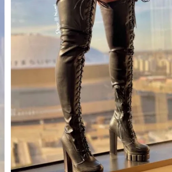 Thigh high platform boots ,lace up front, chunky lug soul Nwot - Picture 5 of 8